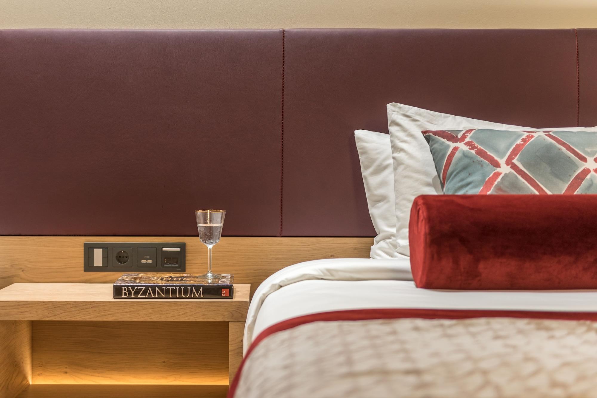 Euphoria Retreat - A Holistic Wellbeing Destination Spa Mystras Exteriör bild